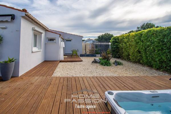 BREUILLET CENTRE - MAISON DE CHARME DE PLAIN PIED ENTIEREMENT RENOVEE