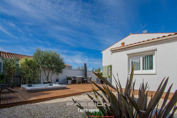 BREUILLET CENTRE - MAISON DE CHARME DE PLAIN PIED ENTIEREMENT RENOVEE