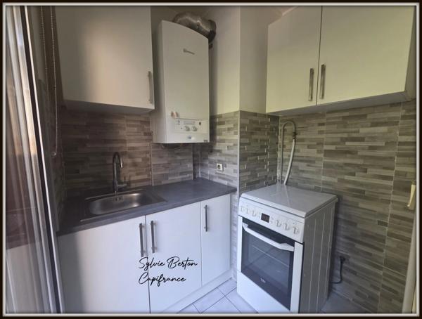 VAUJOURS Studio - 34 m2 avec balcon et place de parking