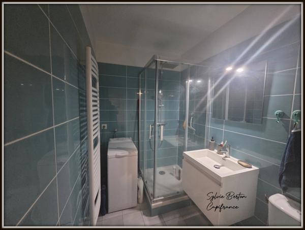 VAUJOURS Studio - 34 m2 avec balcon et place de parking