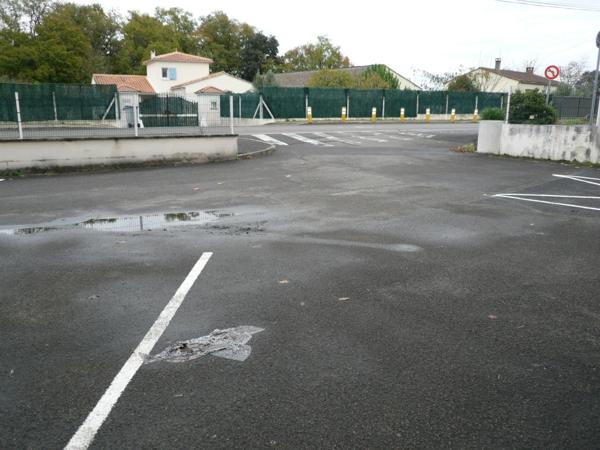 ⚜ A LOUER CHATEAUBERNARD Zone Commercial Local Bureau ⚜