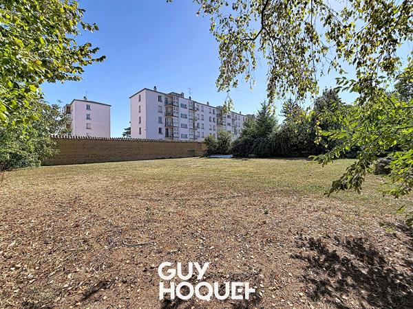 Terrain constructible 71850 CHARNAY-LES-MACON