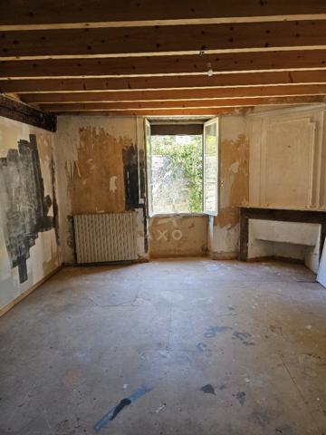 Grande maison en pierres au centre-ville de Mézin