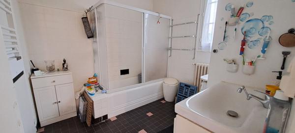 Maison individuelle sur sous sol total avec grenier aménageable à vendre