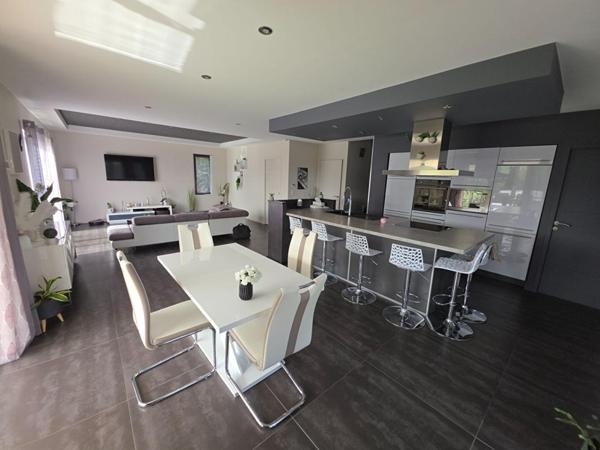 Maison comptemporaine 6 pièces 185 m2