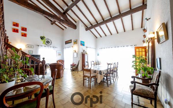 Maison à vendre    6 pièces •  Saint-Estève