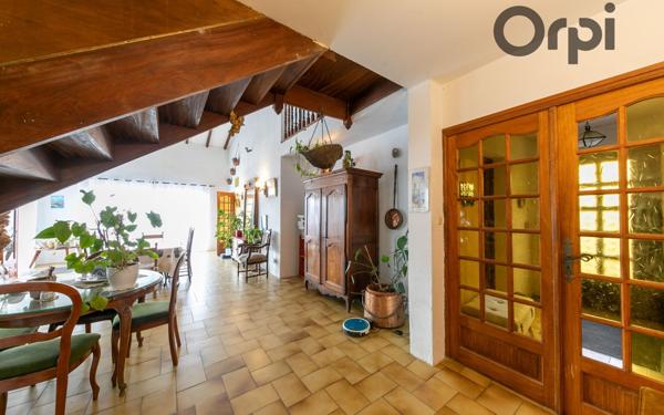 Maison à vendre    6 pièces •  Saint-Estève