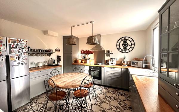 Maison à vendre    5 pièces •  Saint-Gilles