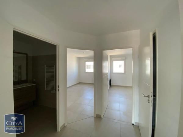 Appartement à louer 3 pièces 61.8m² Fréjus (83600)