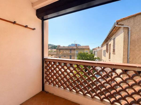 Vente                                                      Maison de village
                        
                     4 pièces                      82 m2                     à Roquebrune-sur-Argens