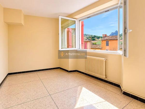 Vente                                                      Maison de village
                        
                     4 pièces                      82 m2                     à Roquebrune-sur-Argens