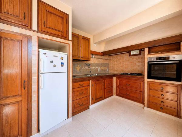 Vente                                                      Maison de village
                        
                     4 pièces                      82 m2                     à Roquebrune-sur-Argens