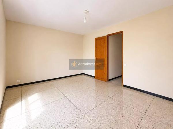 Vente                                                      Maison de village
                        
                     4 pièces                      82 m2                     à Roquebrune-sur-Argens