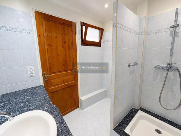 Vente                                                      Maison de village
                        
                     4 pièces                      82 m2                     à Roquebrune-sur-Argens