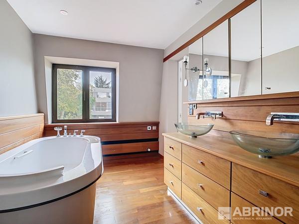 Corps de ferme, 5 chambres, jardin VILLENEUVE D ASCQ
