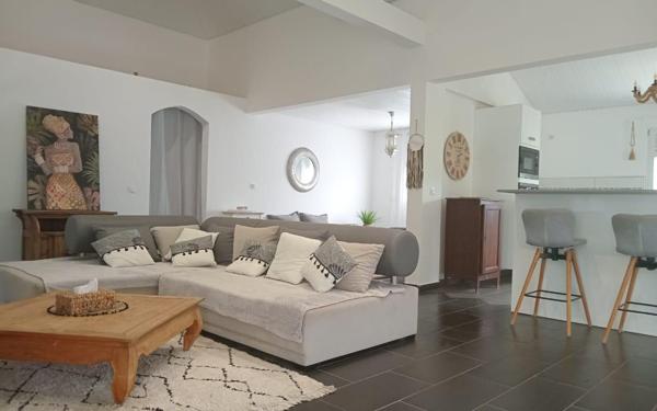 Maison à louer    4 pièces •  Rivière-Salée