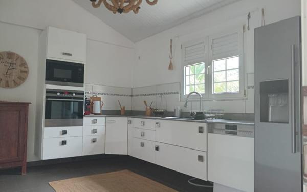 Maison à louer    4 pièces •  Rivière-Salée