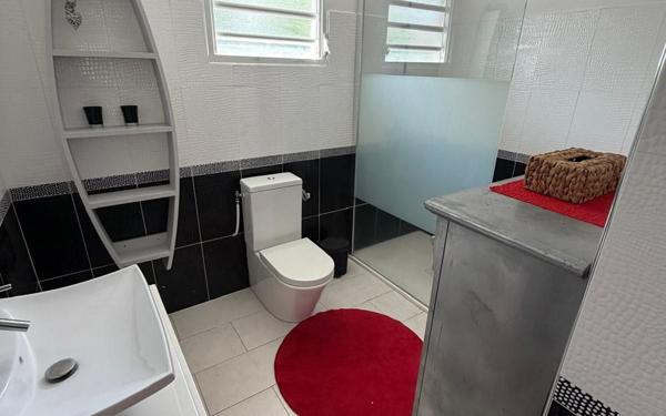 Maison à louer    4 pièces •  Rivière-Salée