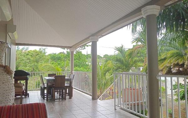 Maison à louer    4 pièces •  Rivière-Salée