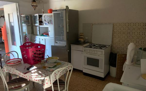 Maison à vendre    5 pièces •  Villelaure