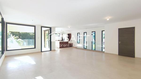 FABRÉGAS – Villa contemporaine neuve avec piscine rooftop à deux pas des plages