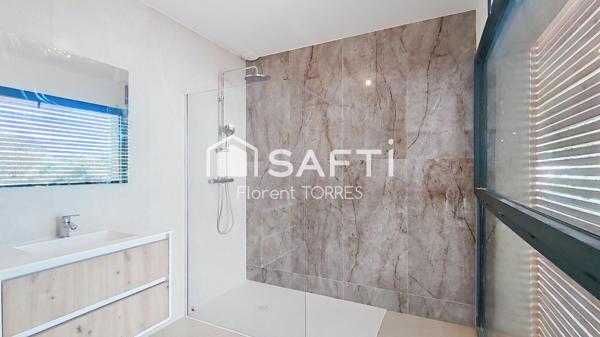FABRÉGAS – Villa contemporaine neuve avec piscine rooftop à deux pas des plages