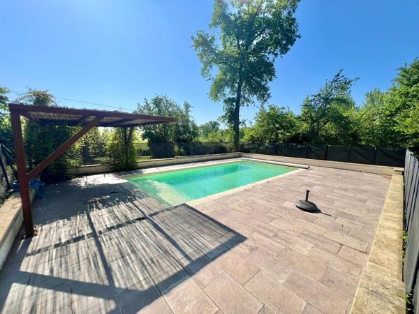 Grande Villa avec terrain clos , dépendance et piscine