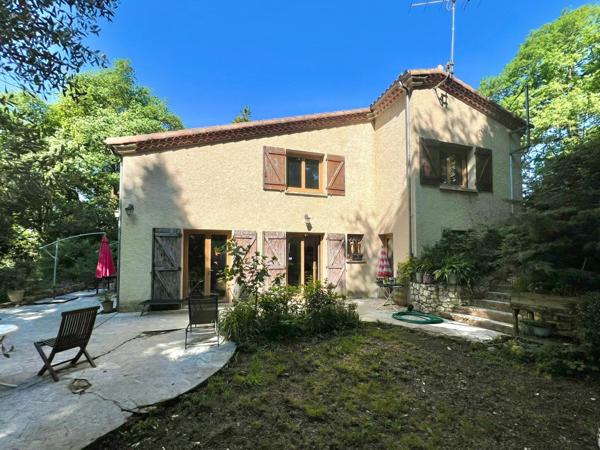 Grande Villa avec terrain clos , dépendance et piscine