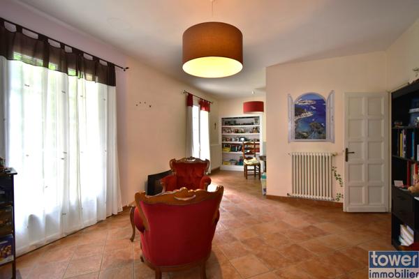 Maison
                                                                                                                                                                                                                                                                                                                        5 pièce(s)                                                                                                                                                                                                          4 chambre(s)                                                                                                                                                                                                          126  m²