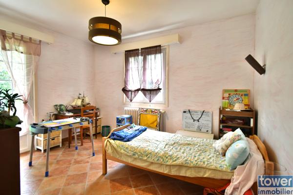 Maison
                                                                                                                                                                                                                                                                                                                        5 pièce(s)                                                                                                                                                                                                          4 chambre(s)                                                                                                                                                                                                          126  m²