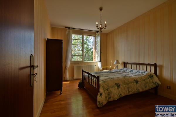 Maison
                                                                                                                                                                                                                                                                                                                        5 pièce(s)                                                                                                                                                                                                          3 chambre(s)                                                                                                                                                                                                          176  m²