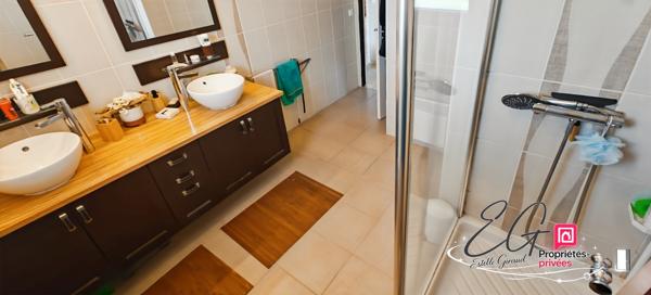 VILLEGLY : Villa de plain-pied avec piscine et jacuzzi