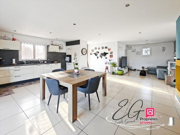 VILLEGLY : Villa de plain-pied avec piscine et jacuzzi