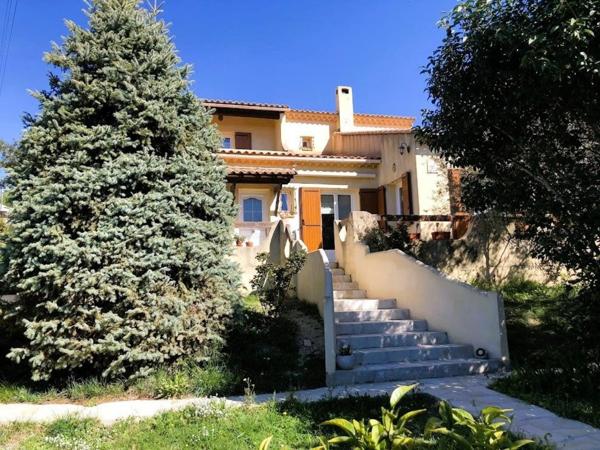 En secteur calme et résidentiel : belle villa traditionnelle T4 avec garage, terrasse et jardin plein Sud