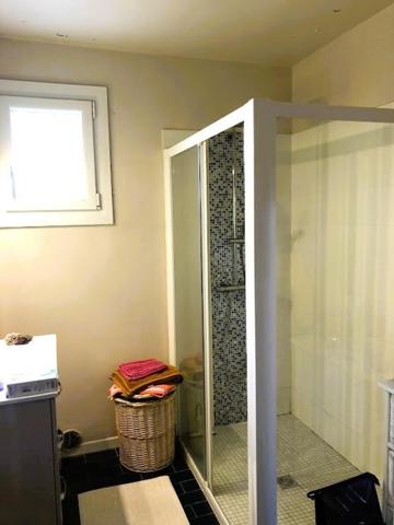 En secteur calme et résidentiel : belle villa traditionnelle T4 avec garage, terrasse et jardin plein Sud