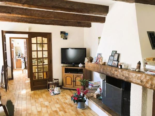 En secteur calme et résidentiel : belle villa traditionnelle T4 avec garage, terrasse et jardin plein Sud