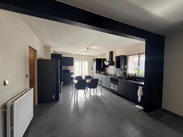 Superbe maison Bel-Étage entièrement rénovée – 4 Chambres & Idéal Indépendant !