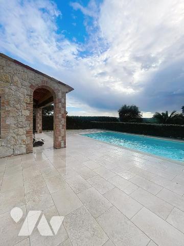 ROQUEFORT-LES-PINS  Maison récente au calme absolu 