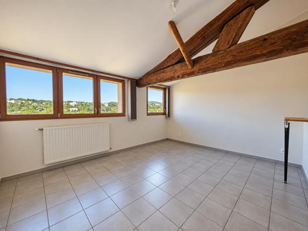 Appartement
         2 pièces
        - 46 m² 259 000 € *