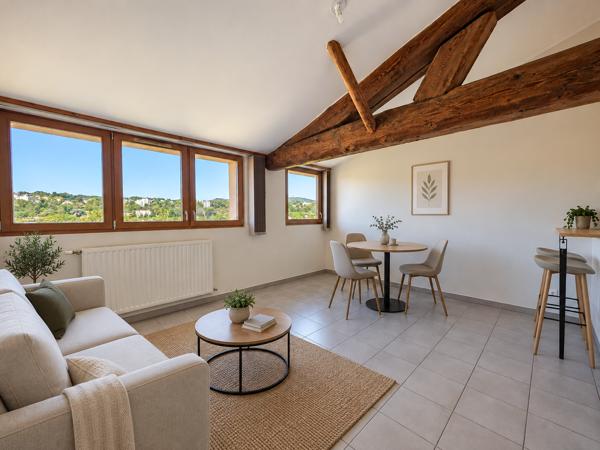 Appartement
         2 pièces
        - 46 m² 259 000 € *