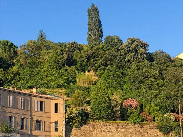 83670 - BARJOLS - DEMEURE FAMILIALE - CHAMBRES D'HÔTES - 7 CHAMBRES - GRAND JARDIN - VUE PANORAMIQUE SUR LE VILLAGE