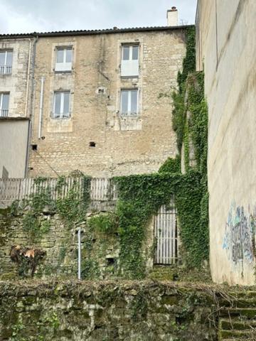 Immeuble de charme – Centre-ville d’Angoulême – Idéal résidence + investissement
