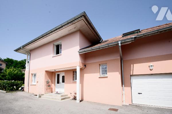 Maison familiale 2008 avec équipements écologiques, spacieuse et lumineuse – RUMILLY