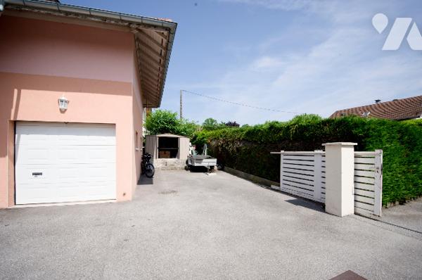 Maison familiale 2008 avec équipements écologiques, spacieuse et lumineuse – RUMILLY