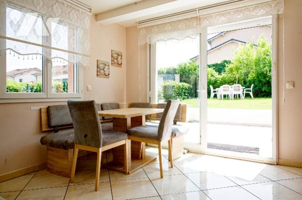 Maison familiale 2008 avec équipements écologiques, spacieuse et lumineuse – RUMILLY