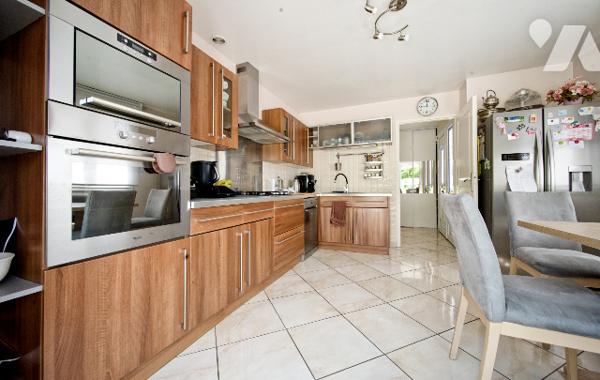 Maison familiale 2008 avec équipements écologiques, spacieuse et lumineuse – RUMILLY