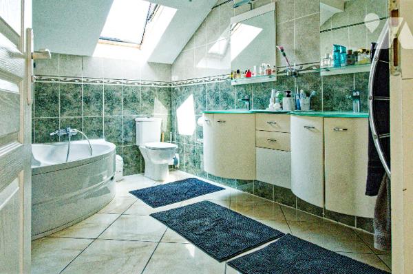 Maison familiale 2008 avec équipements écologiques, spacieuse et lumineuse – RUMILLY