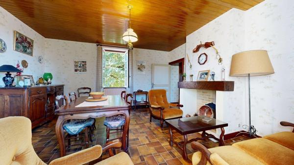 Maison en pierre avec dépendancesj
