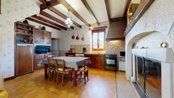 Maison en pierre avec dépendancesj