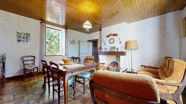 Maison en pierre avec dépendancesj